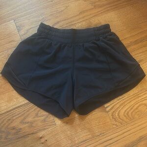 Lululemon Hotty Hots-Low rise (black)
Size 4 (4 inch)